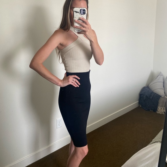 Aritzia - Wilfred Black Pencil Skirt - Picture 3 of 5